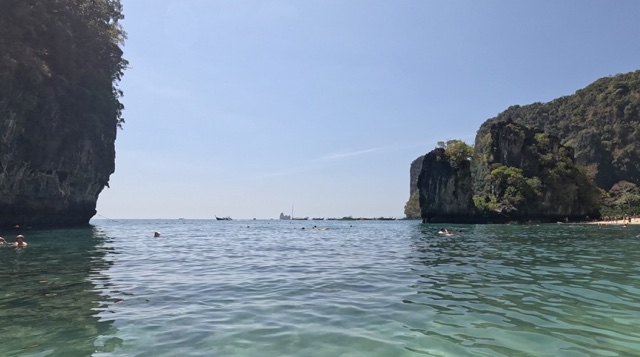 2026-01-27_12-42-00_Snorkeling